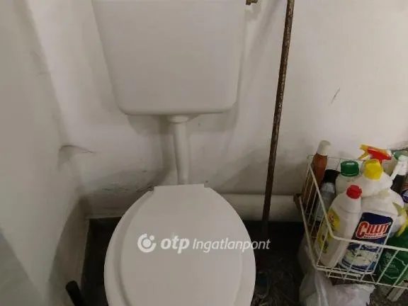 Eladó garázs Pécs 81 nm