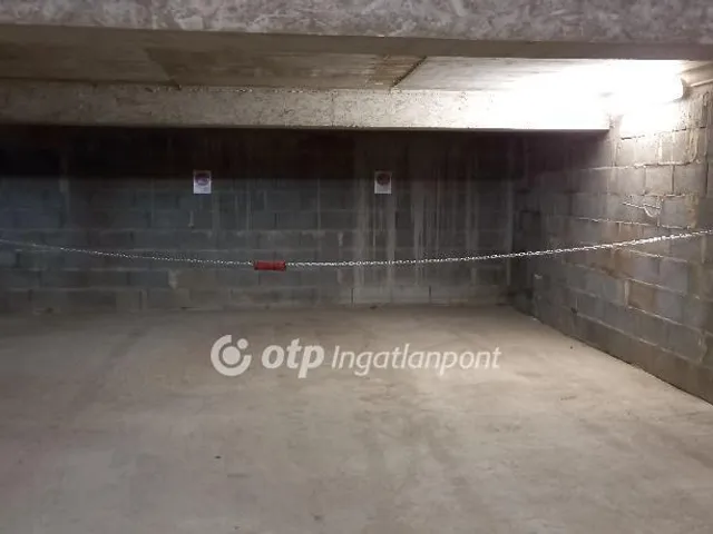 Eladó garázs Pécs 12 nm