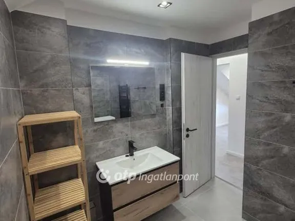 Eladó lakás Pécs, Uránváros 67 nm