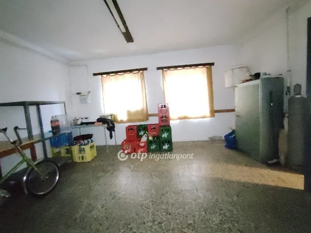 Eladó kereskedelmi és ipari ingatlan Szőkéd 160 nm