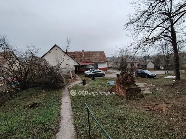Eladó kereskedelmi és ipari ingatlan Szőkéd 160 nm
