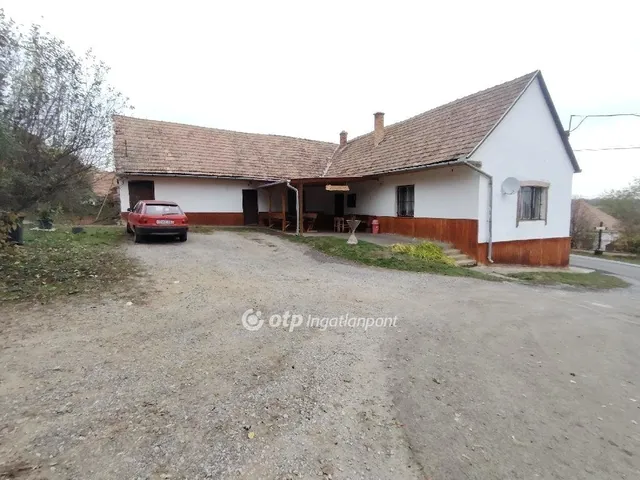 Eladó kereskedelmi és ipari ingatlan Szőkéd 160 nm