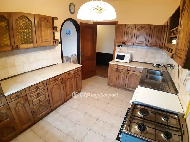 Eladó ház Balatonendréd 255 nm