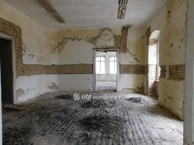 Eladó kereskedelmi és ipari ingatlan Sásd 1800 nm
