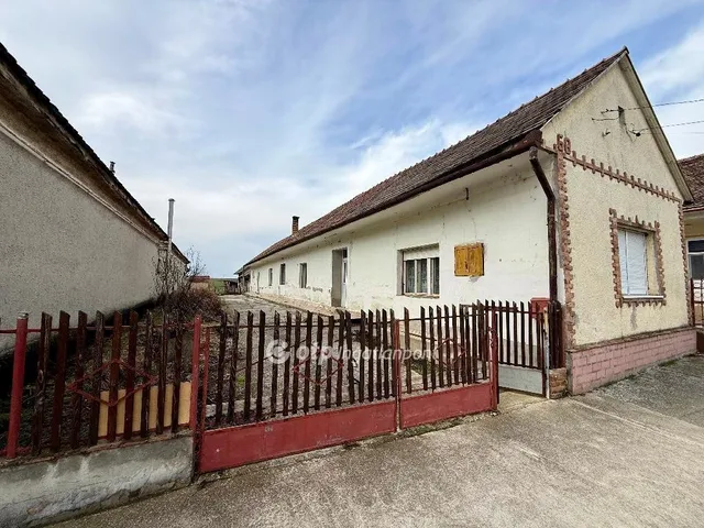 Eladó ház Újpetre 130 nm