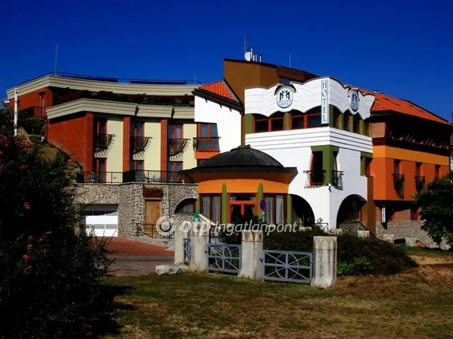 Eladó kereskedelmi és ipari ingatlan Pécs, Belváros 2200 nm