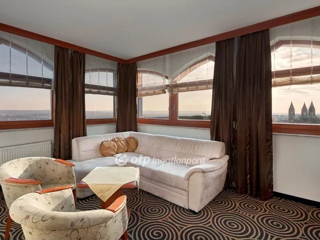 Eladó kereskedelmi és ipari ingatlan Pécs 2200 nm