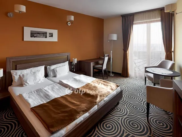 Eladó kereskedelmi és ipari ingatlan Pécs 2200 nm