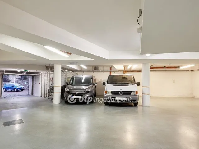 Eladó kereskedelmi és ipari ingatlan Pécs 2200 nm