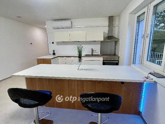 Eladó lakás Komló 52 nm