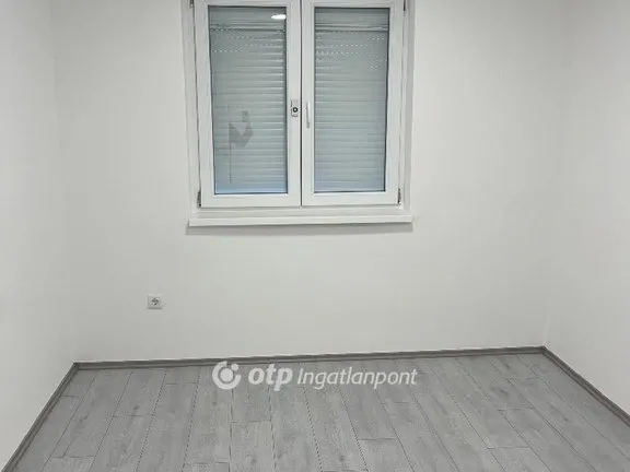 Eladó lakás Komló 52 nm