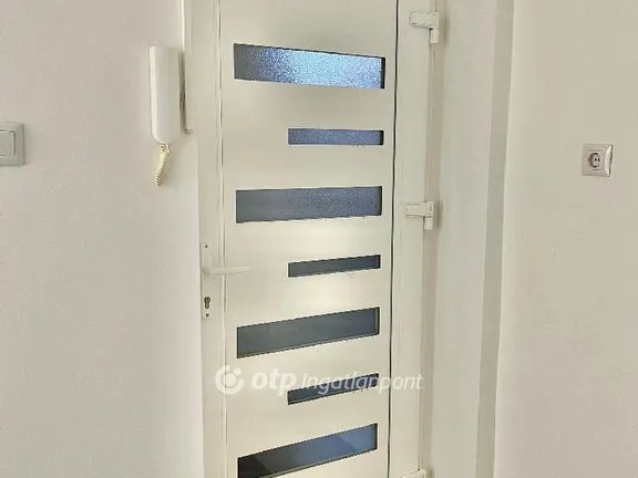 Eladó lakás Komló 52 nm