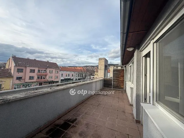 Eladó lakás Pécs 64 nm