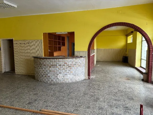 Eladó kereskedelmi és ipari ingatlan Bár 321 nm