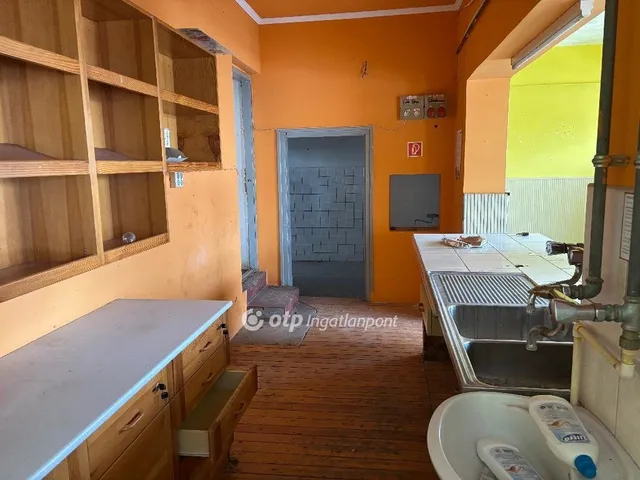 Eladó kereskedelmi és ipari ingatlan Bár 321 nm