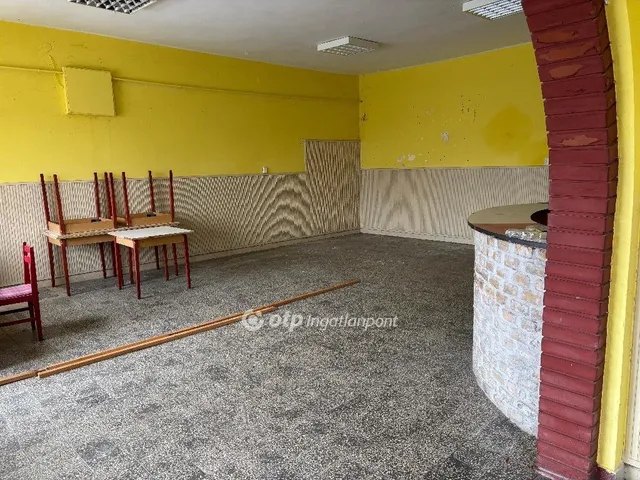 Eladó kereskedelmi és ipari ingatlan Bár 321 nm