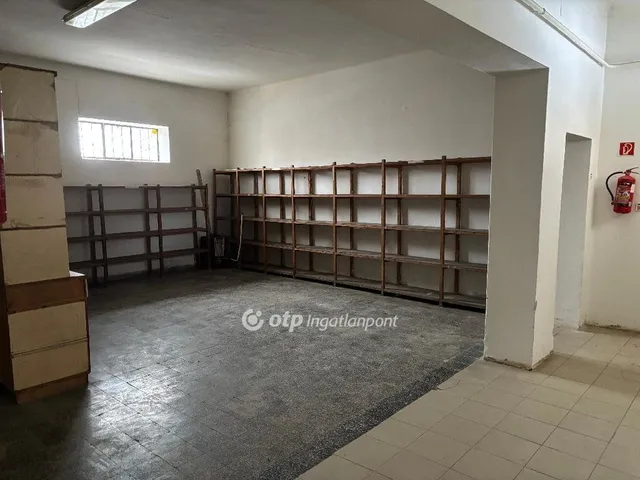 Eladó kereskedelmi és ipari ingatlan Bár 321 nm