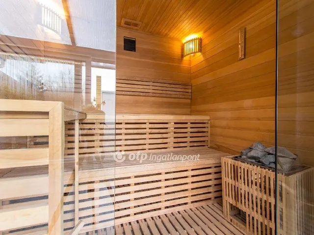 Eladó kereskedelmi és ipari ingatlan Balatonfenyves 285 nm