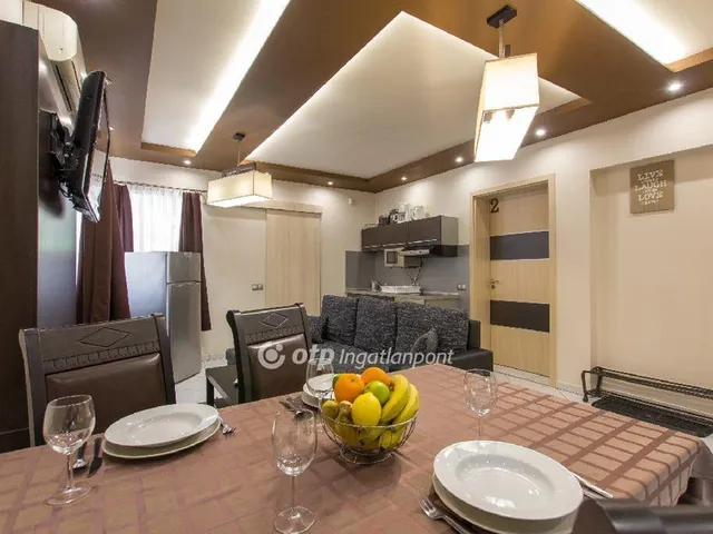 Eladó kereskedelmi és ipari ingatlan Balatonfenyves 285 nm