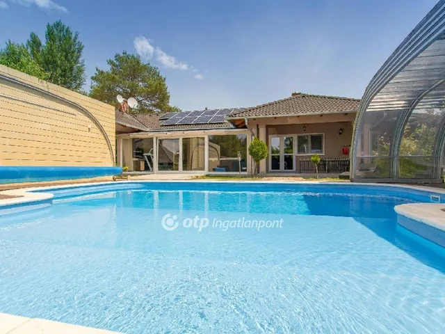 Eladó kereskedelmi és ipari ingatlan Balatonfenyves 285 nm