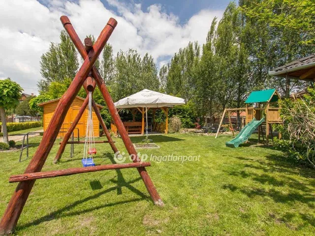 Eladó kereskedelmi és ipari ingatlan Balatonfenyves 285 nm