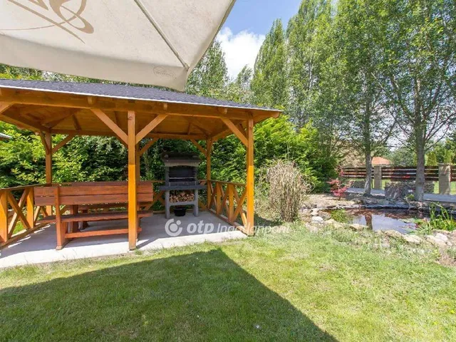 Eladó kereskedelmi és ipari ingatlan Balatonfenyves 285 nm