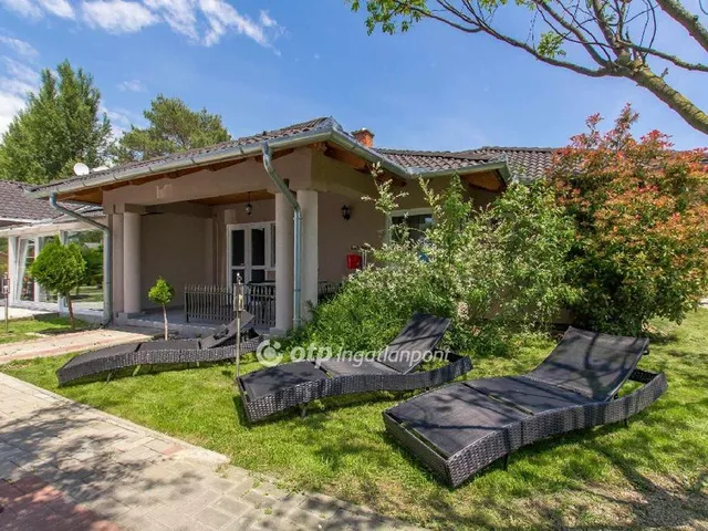 Eladó ház Balatonfenyves 285 nm