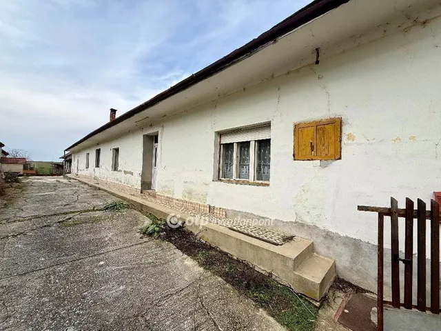 Eladó ház Újpetre 130 nm