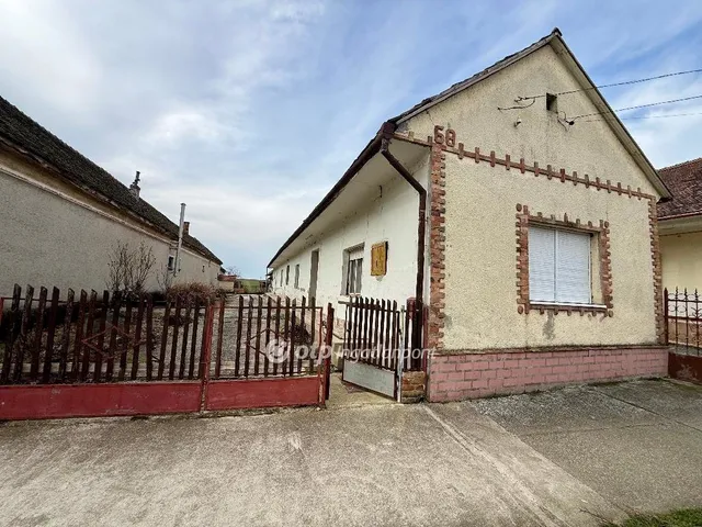 Eladó ház Újpetre 130 nm