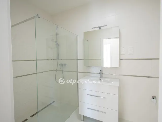 Eladó lakás Balatonkenese 61 nm