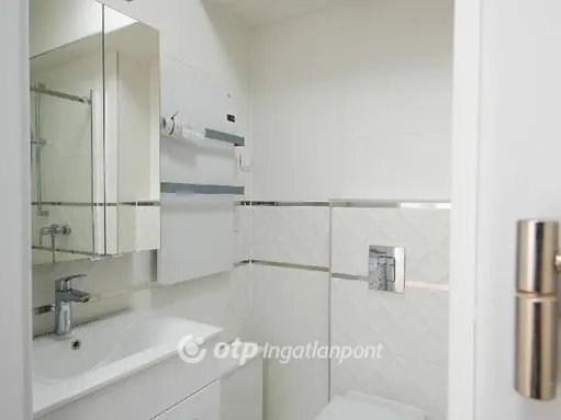 Eladó lakás Balatonkenese 61 nm