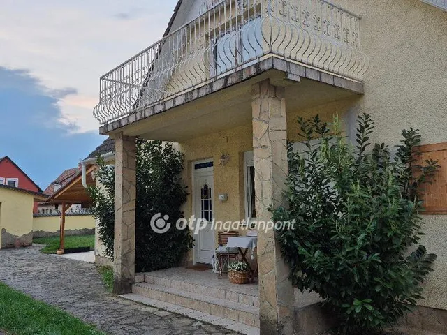 Eladó ház Kozármisleny 170 nm