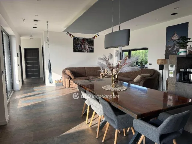 Eladó ház Pécs, Vasas 160 nm