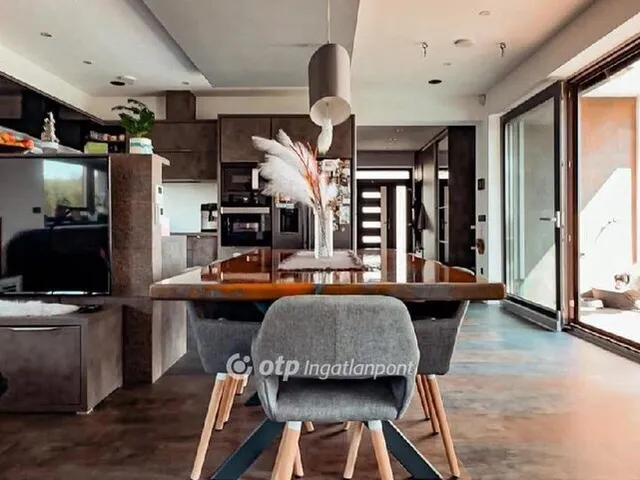 Eladó ház Pécs, Vasas 160 nm