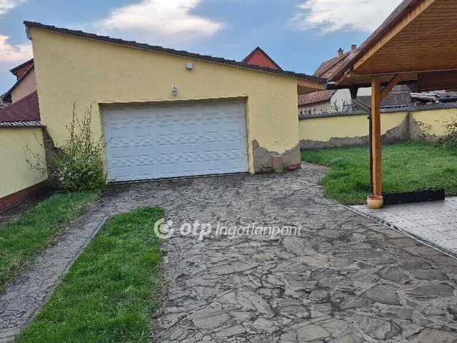 Eladó ház Kozármisleny 170 nm