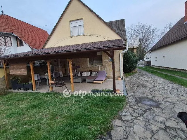 Eladó ház Kozármisleny 170 nm