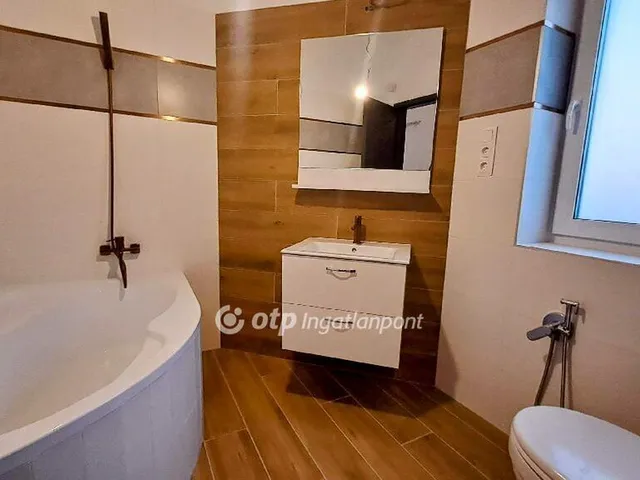 Eladó lakás Balatonakarattya 121 nm
