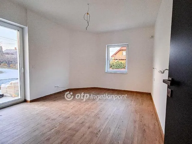 Eladó lakás Balatonakarattya 121 nm