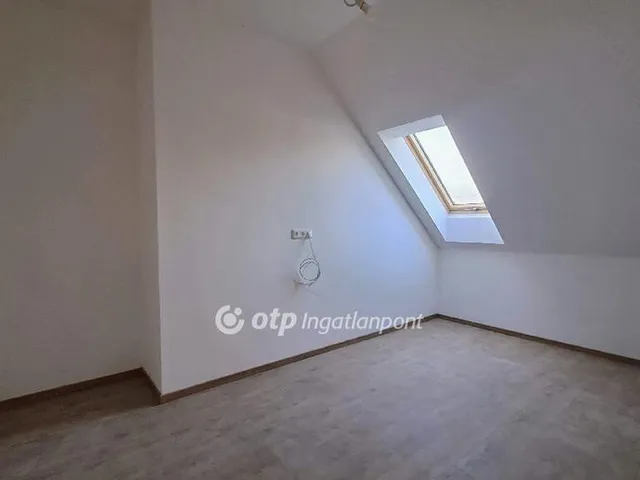 Eladó lakás Balatonakarattya 130 nm