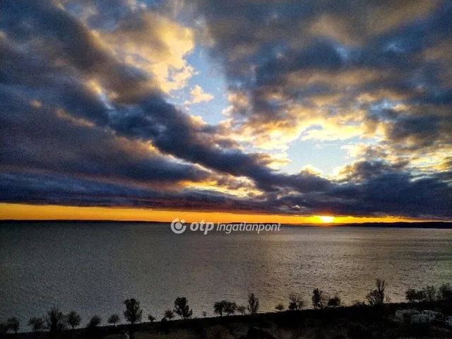 Eladó lakás Balatonakarattya 130 nm