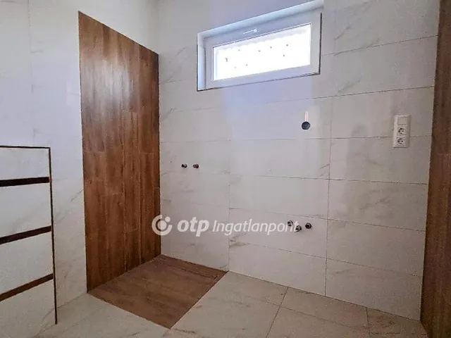 Eladó lakás Balatonakarattya 130 nm