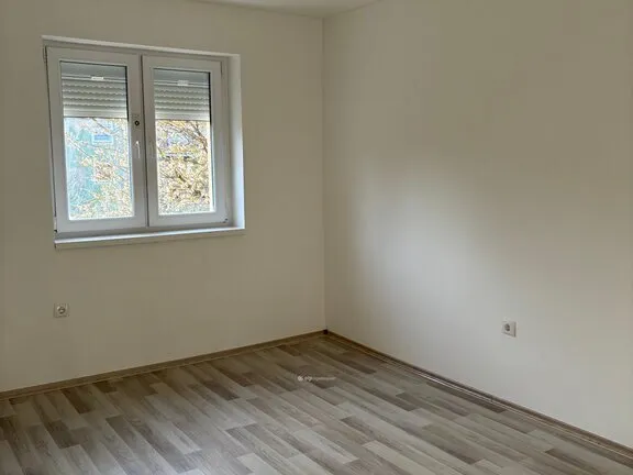 Eladó lakás Komló 64 nm
