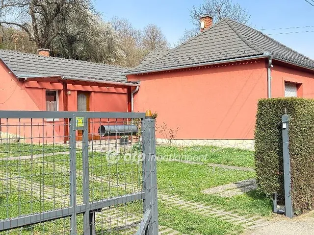 Eladó ház Pécs, Vasas 92 nm