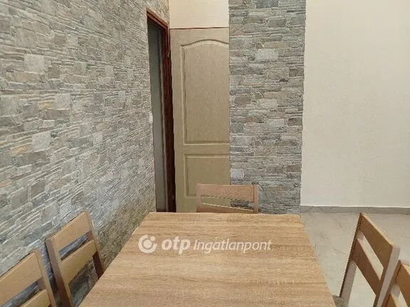 Eladó lakás Komló 34 nm