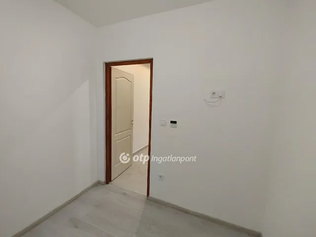 Eladó lakás Komló 34 nm