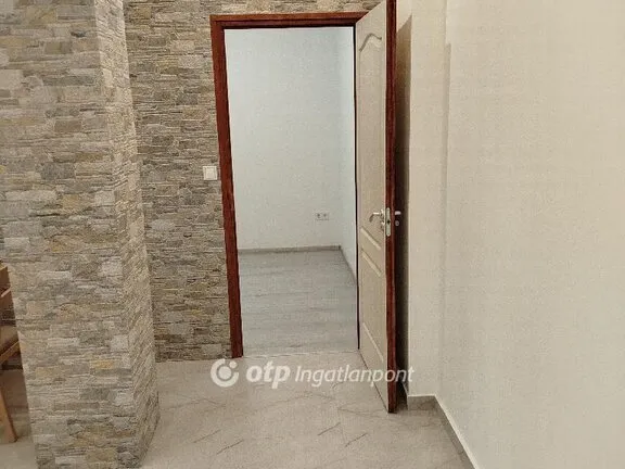 Eladó lakás Komló 34 nm