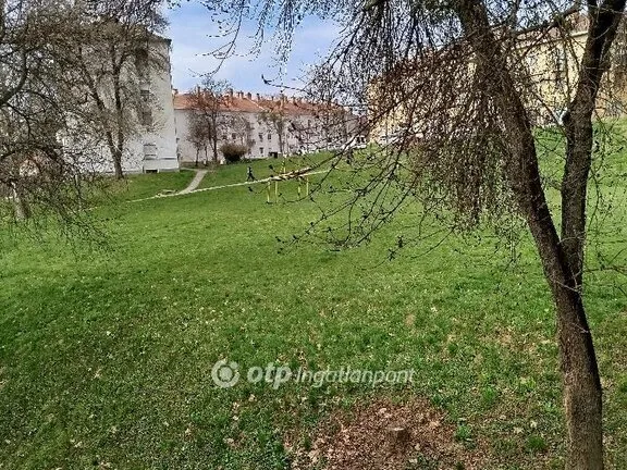Eladó lakás Komló 34 nm