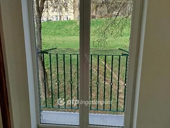 Eladó lakás Komló 34 nm