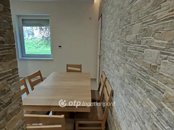 Eladó lakás Komló, Kenderföld 34 nm