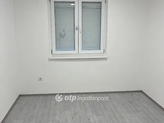 Eladó lakás Komló 52 nm